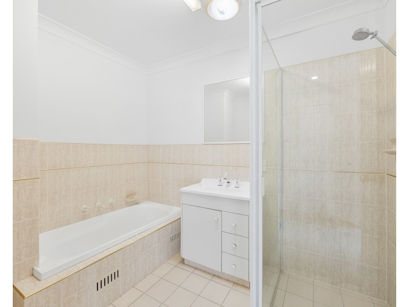 2/136 James Sea Drive, Green Point NSW 2251