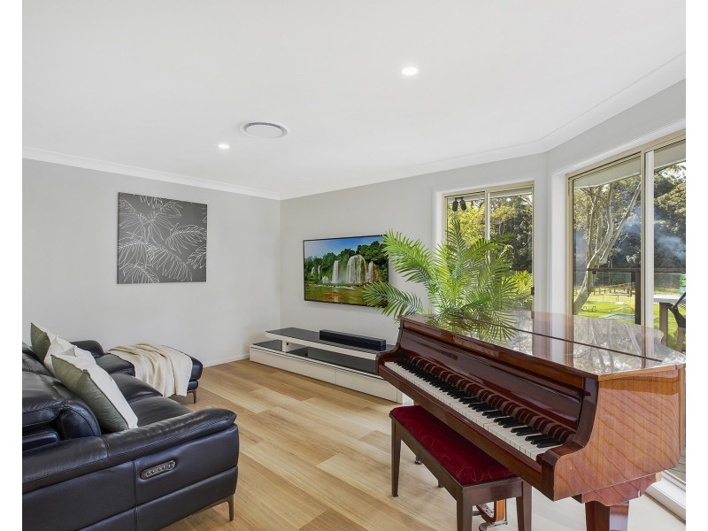 1 Oak Road, Matcham NSW 2250