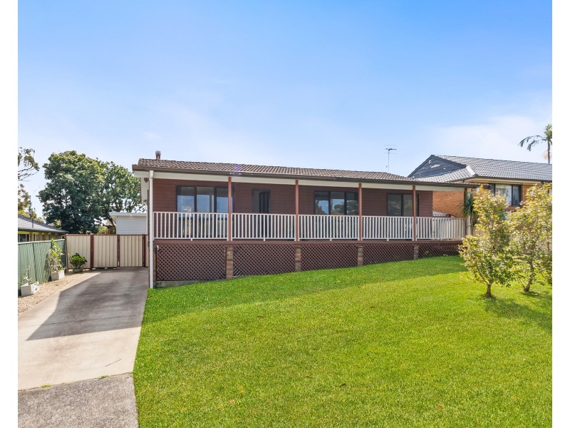 2 Morcombe Close, Gorokan NSW 2263