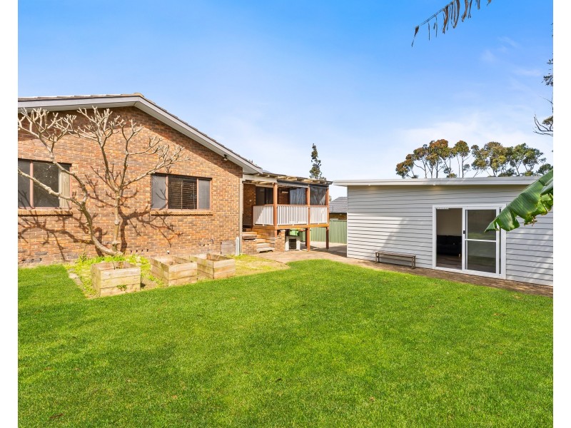 2 Morcombe Close, Gorokan NSW 2263