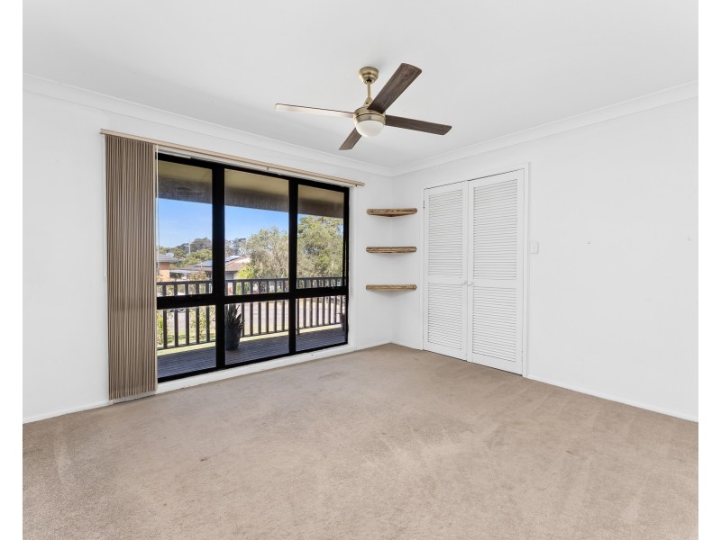 2 Morcombe Close, Gorokan NSW 2263