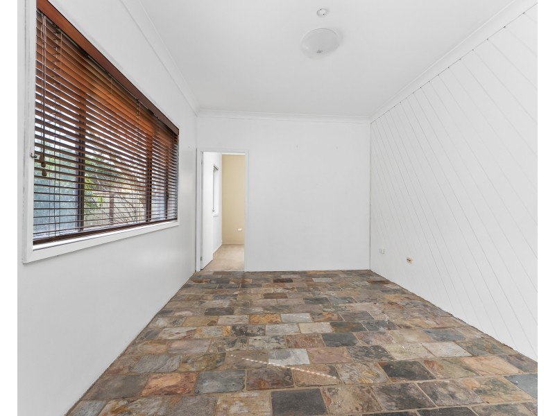 2 Morcombe Close, Gorokan NSW 2263
