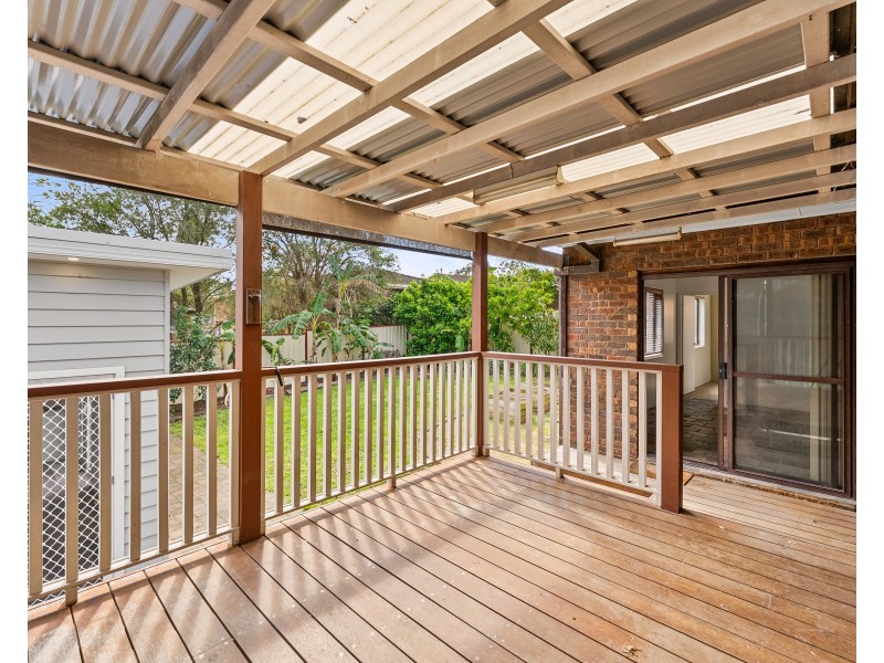 2 Morcombe Close, Gorokan NSW 2263
