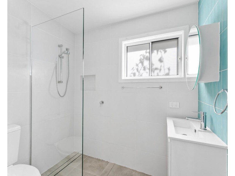 2 Morcombe Close, Gorokan NSW 2263