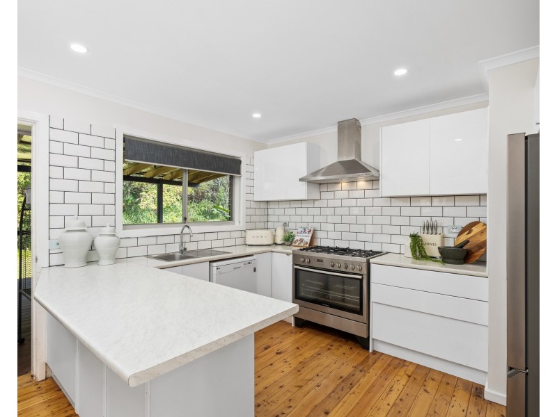 6 Daphne Close, Wyoming NSW 2250