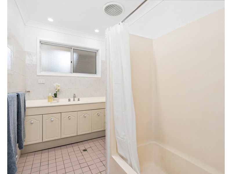 6 Daphne Close, Wyoming NSW 2250