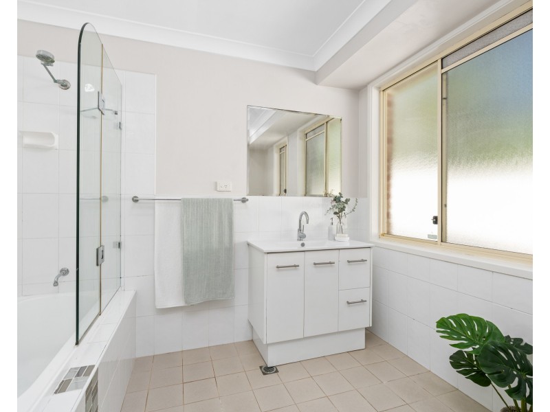 2/19 Donna Close, Lisarow NSW 2250