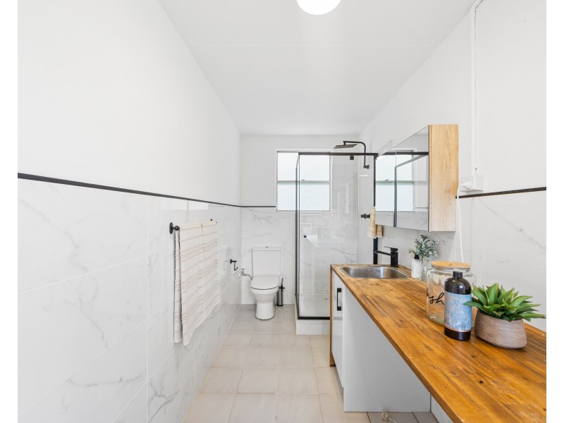 17 Elizabeth Street, Wyoming NSW 2250
