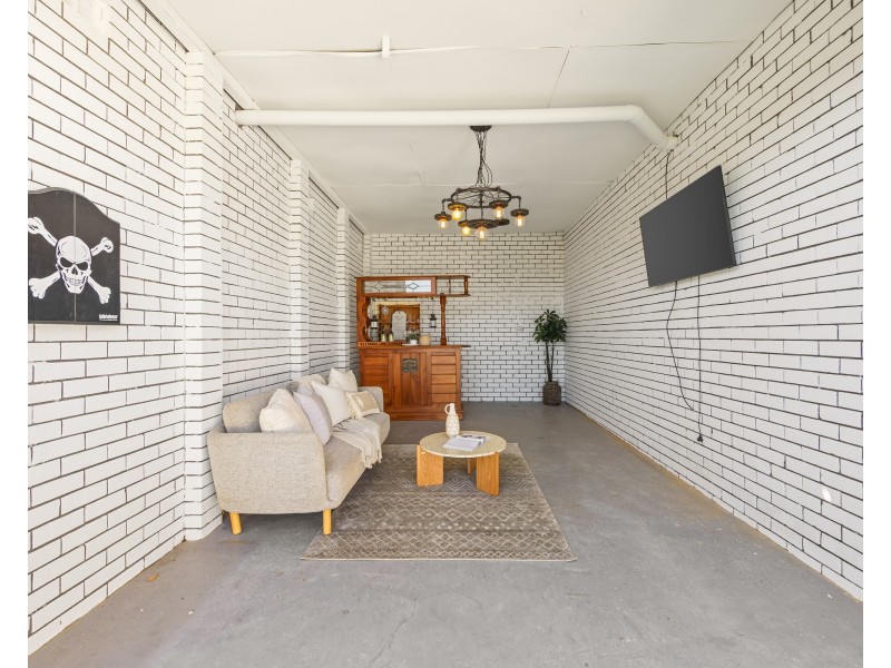 17 Elizabeth Street, Wyoming NSW 2250