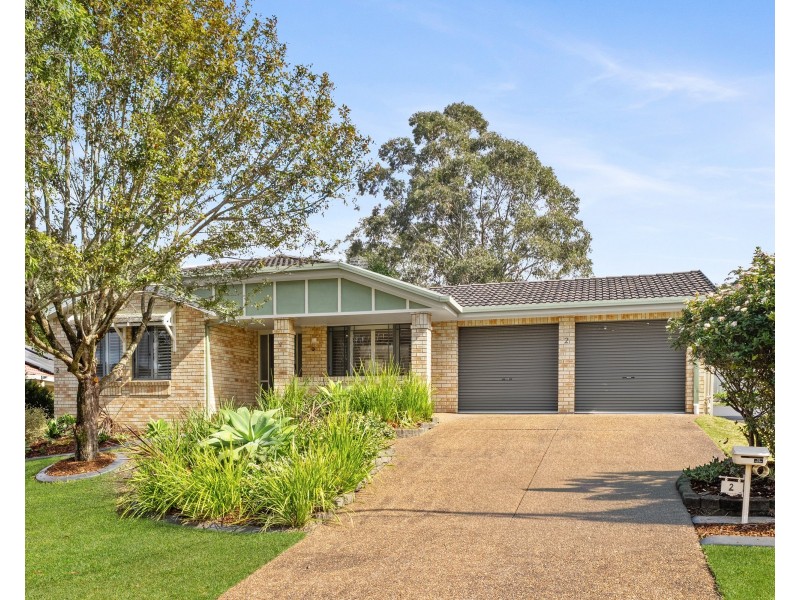 2 Finch Place, Point Clare NSW 2250