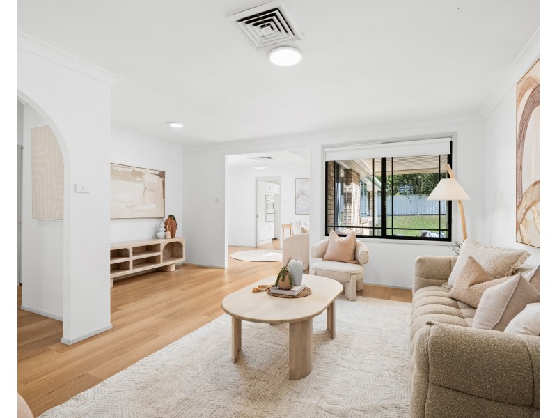 2 Finch Place, Point Clare NSW 2250