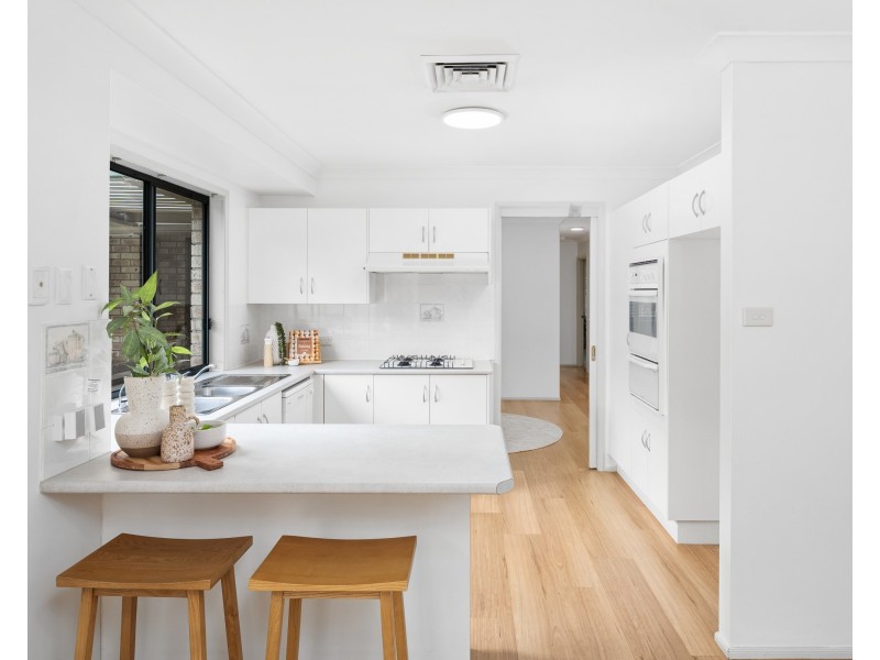 2 Finch Place, Point Clare NSW 2250