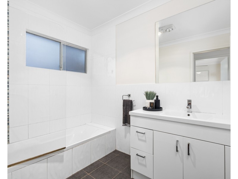 27 Fisher Road, Point Clare NSW 2250