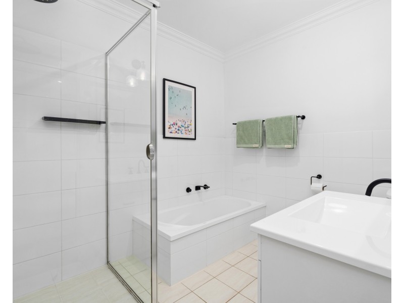 2/12 Jennie Cox Close, Erina NSW 2250