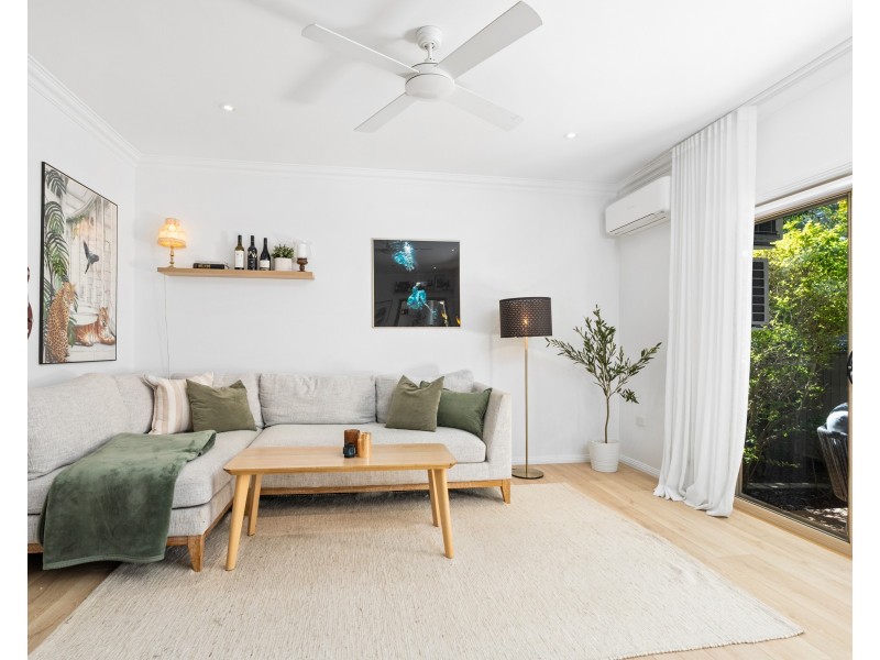 2/12 Jennie Cox Close, Erina NSW 2250