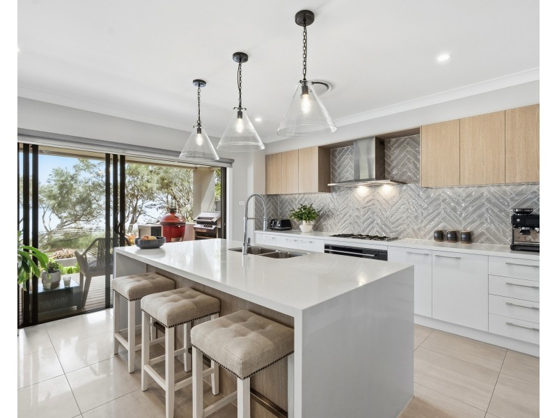 6 Yellawa Close, The Entrance North NSW 2261