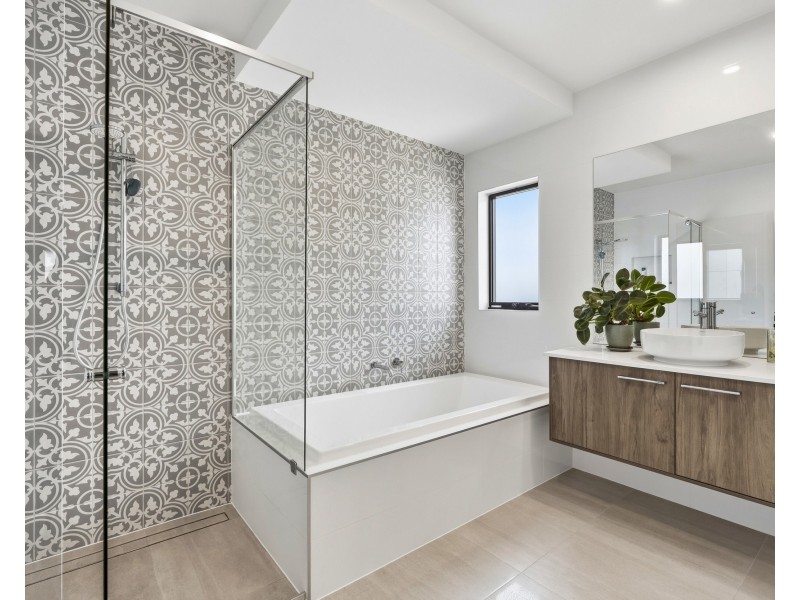 6 Yellawa Close, The Entrance North NSW 2261