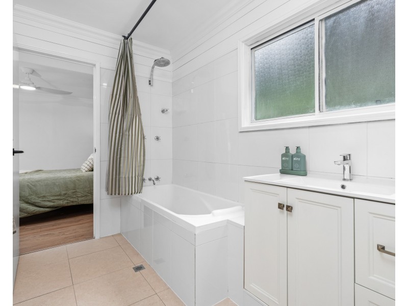 18 Palmgrove Place, North Avoca NSW 2260