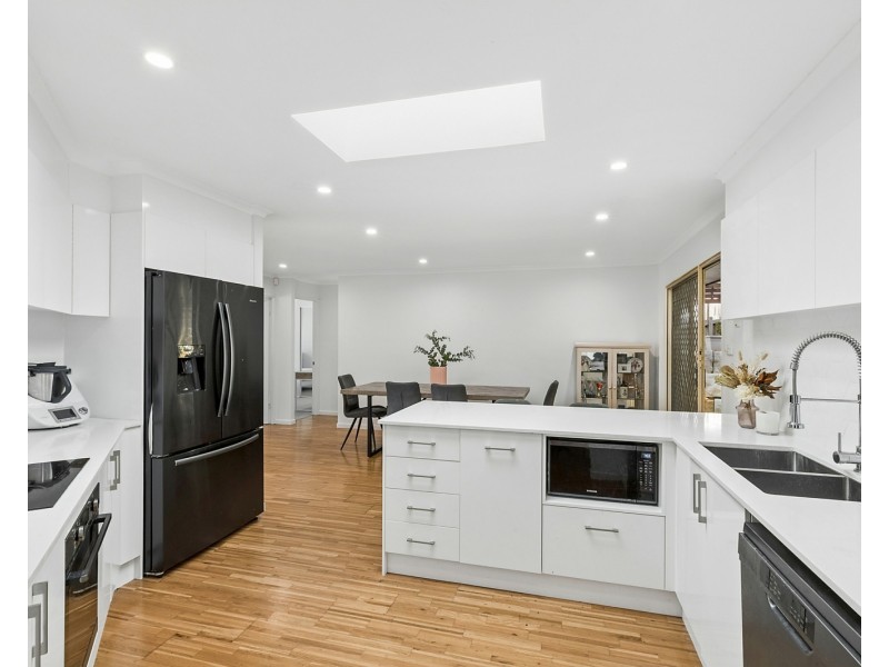 6 Karen Close, Lisarow NSW 2250