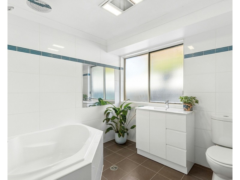 6 Karen Close, Lisarow NSW 2250
