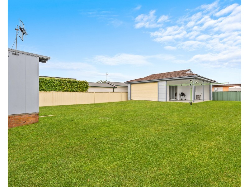 33 Bondi Road, The Entrance North NSW 2261