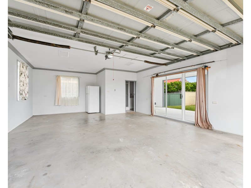 33 Bondi Road, The Entrance North NSW 2261