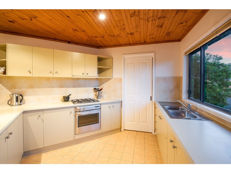 11 Stewart Brougham Close, Lisarow NSW 2250