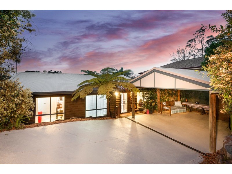 11 Stewart Brougham Close, Lisarow NSW 2250