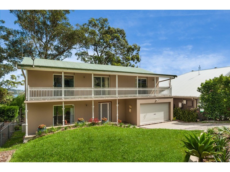 12 Lexington Parade, Green Point NSW 2251