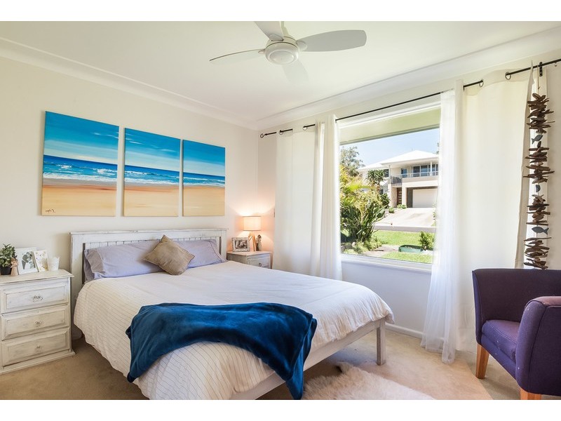 8 Lakewood Avenue, Green Point NSW 2251