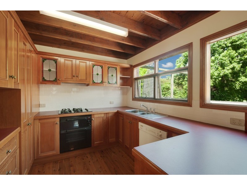 86 Lake Shore Drive, North Avoca NSW 2260