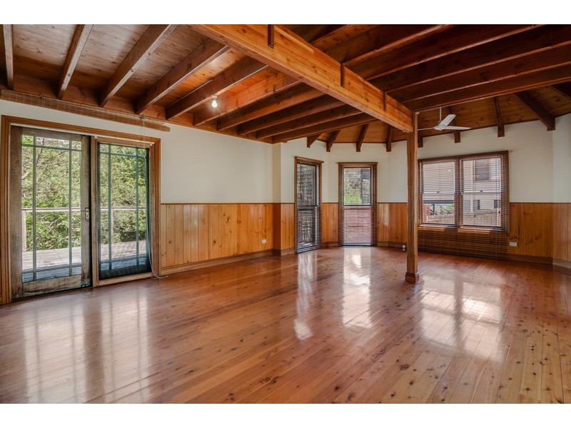 86 Lake Shore Drive, North Avoca NSW 2260