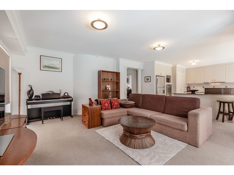 6 Woolybutt Crescent, Erina NSW 2250