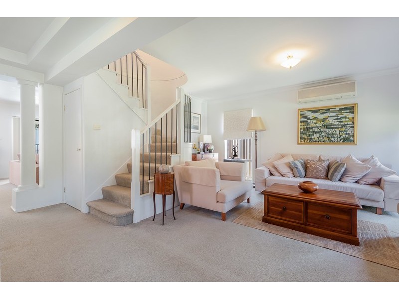 6 Woolybutt Crescent, Erina NSW 2250