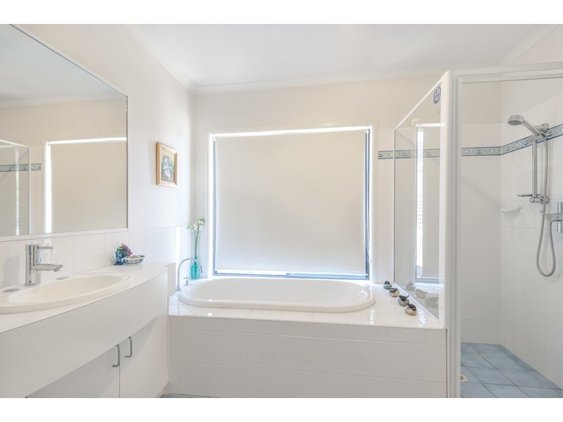 6 Woolybutt Crescent, Erina NSW 2250