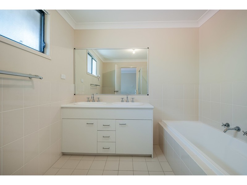 2/153 Cresthaven Avenue, Bateau Bay NSW 2261