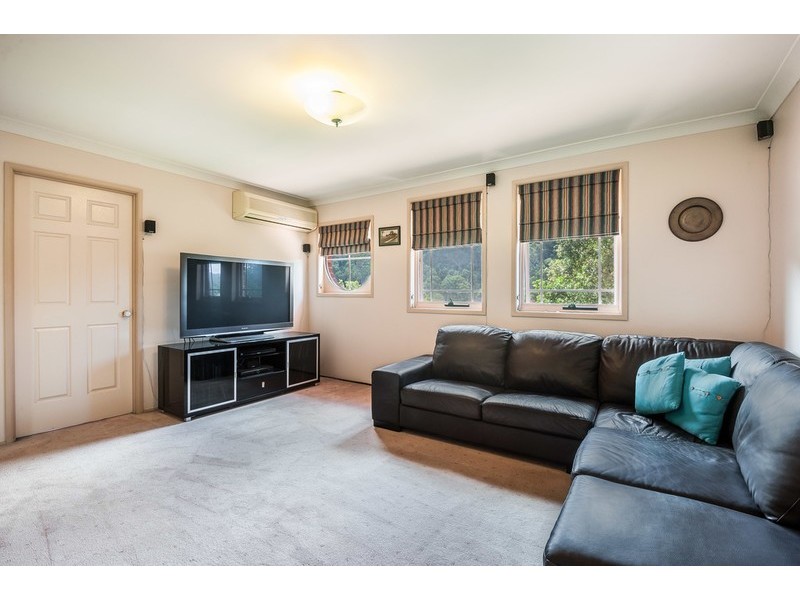 5 Wixstead Close, Point Clare NSW 2250