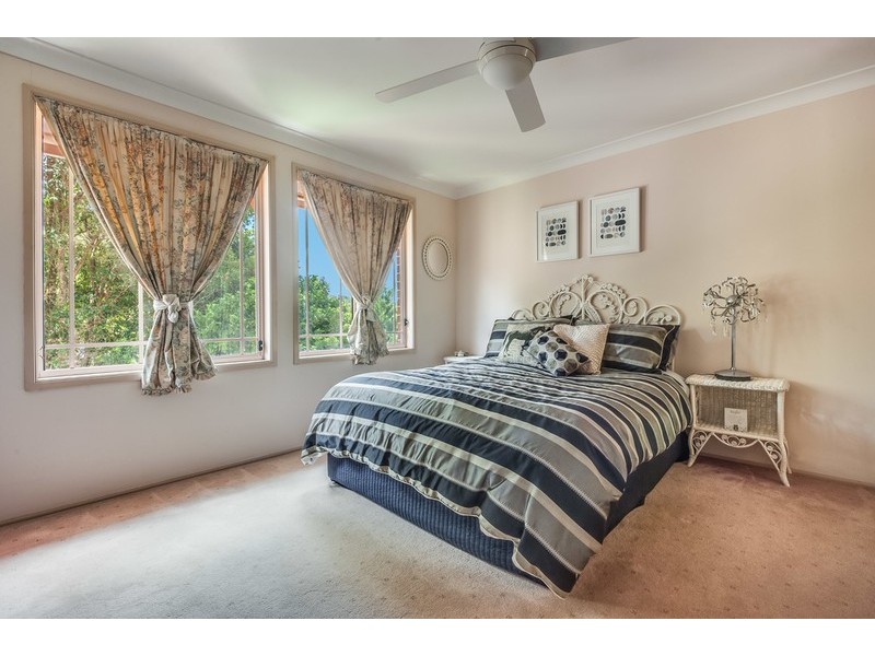 5 Wixstead Close, Point Clare NSW 2250