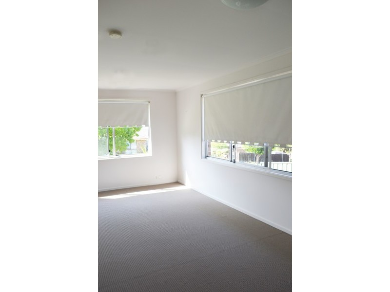 2 Garden Grove, Bateau Bay NSW 2261