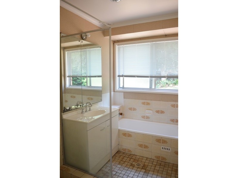 2 Garden Grove, Bateau Bay NSW 2261