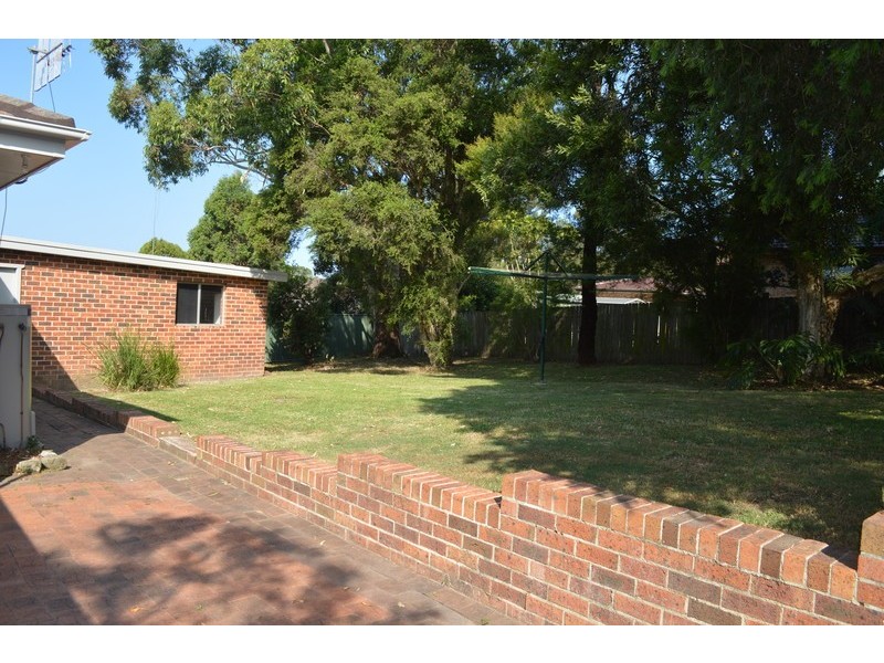 2 Garden Grove, Bateau Bay NSW 2261