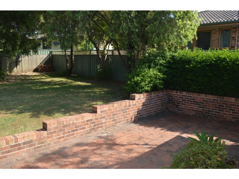 2 Garden Grove, Bateau Bay NSW 2261