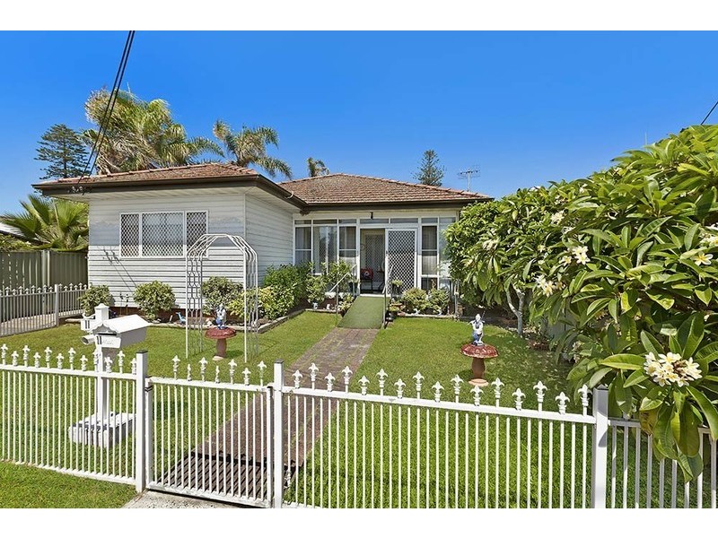 11 Hargraves Street, The Entrance North NSW 2261