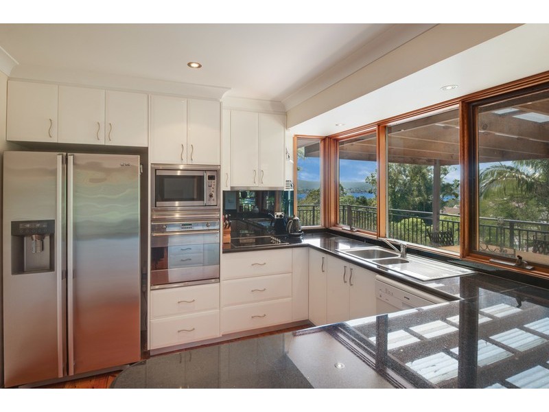 5 Leonie Parade, Green Point NSW 2251