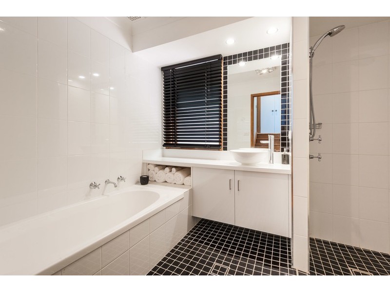 5 Leonie Parade, Green Point NSW 2251