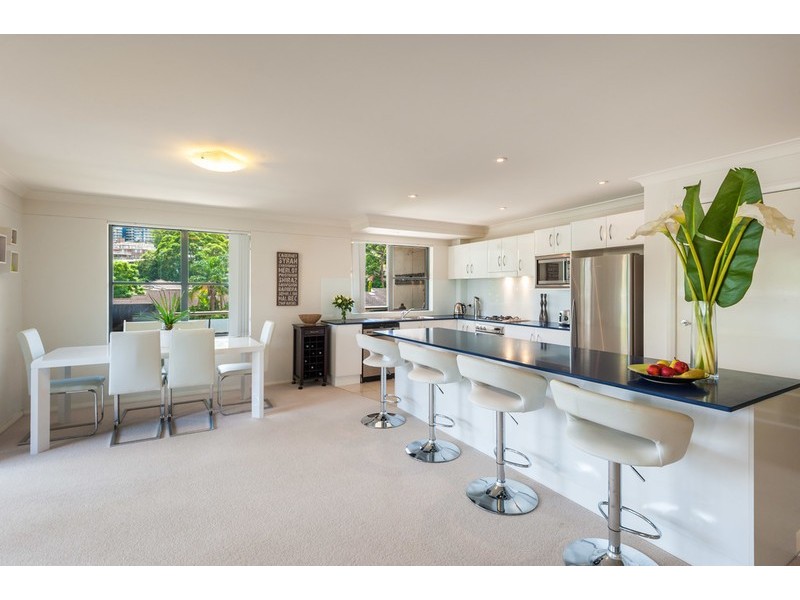 2/1 Creighton Lane, Point Frederick NSW 2250