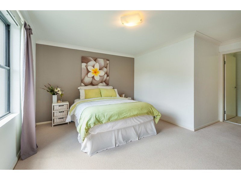 2/1 Creighton Lane, Point Frederick NSW 2250