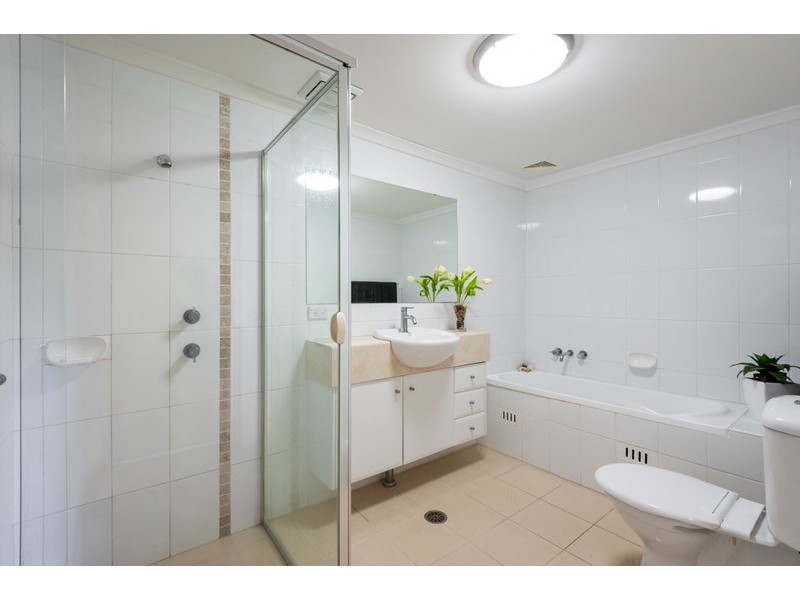 2/1 Creighton Lane, Point Frederick NSW 2250