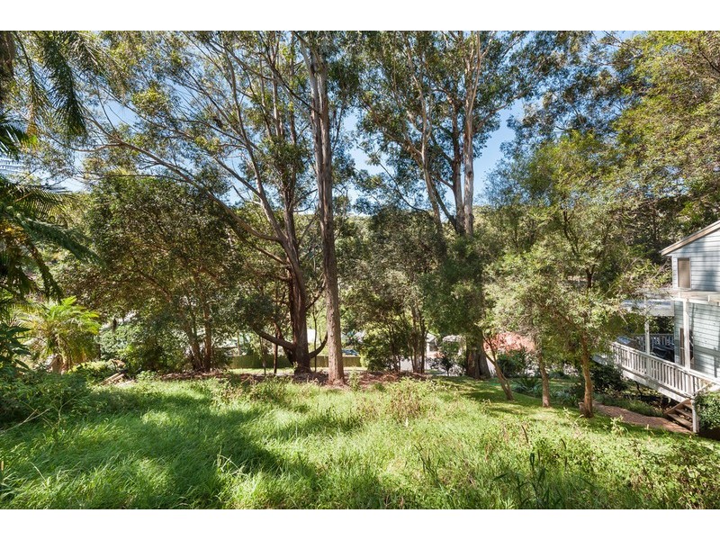 8 Harcourt Place, North Avoca NSW 2260