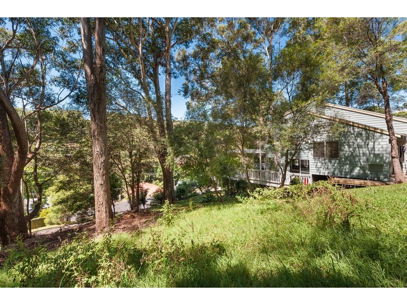 8 Harcourt Place, North Avoca NSW 2260